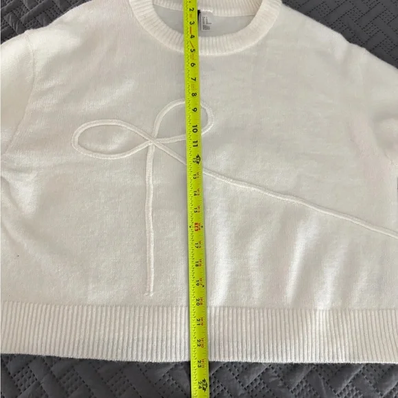 H&M White Sweater with Elegant Bow Accent - Picture 4 of 13